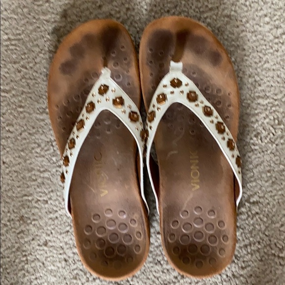 vionic sandals size 9